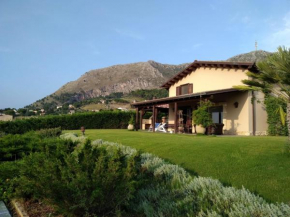 Villa Siciliana con piscina e vista panoramica sul mare